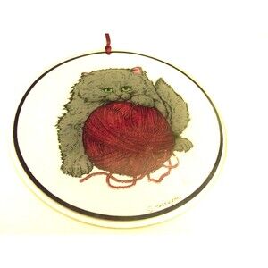 HussingTree Art Glass Fluffy Cat With Her Big Ball of Yarn Made In Britain